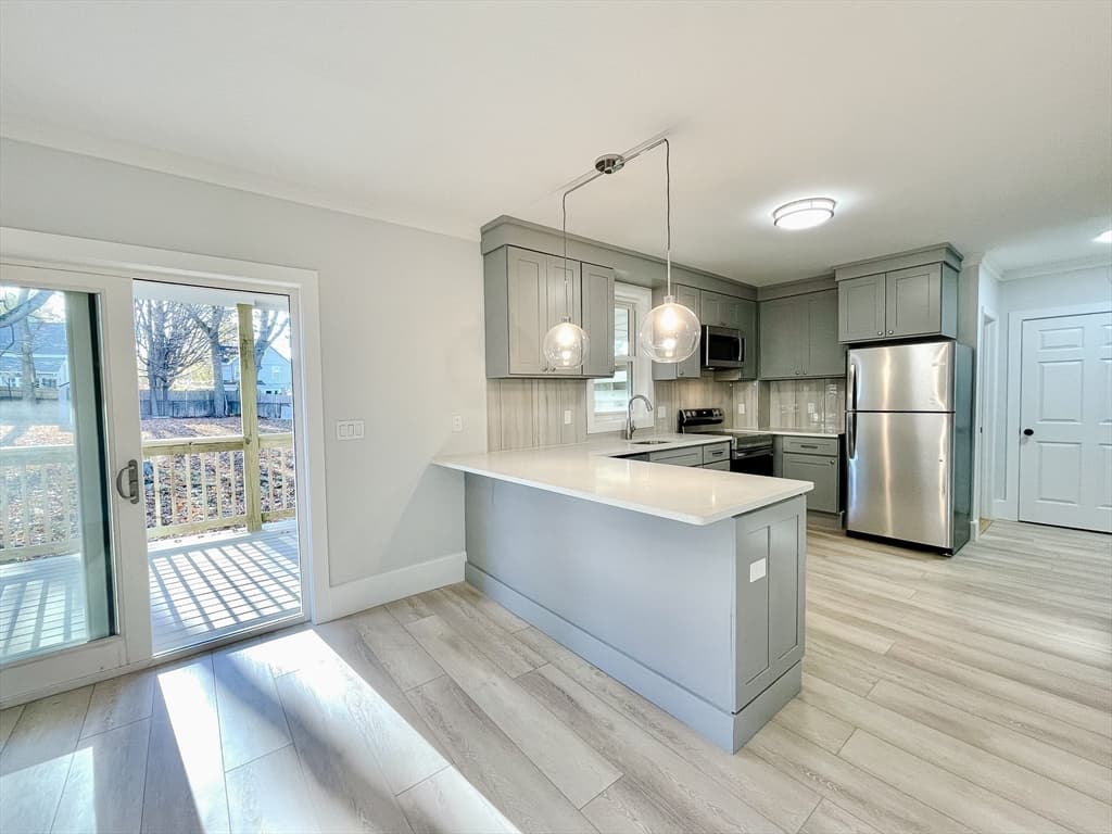 847 Metropolitan Ave #1