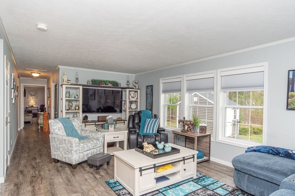 148 Linsay Drive photo 5