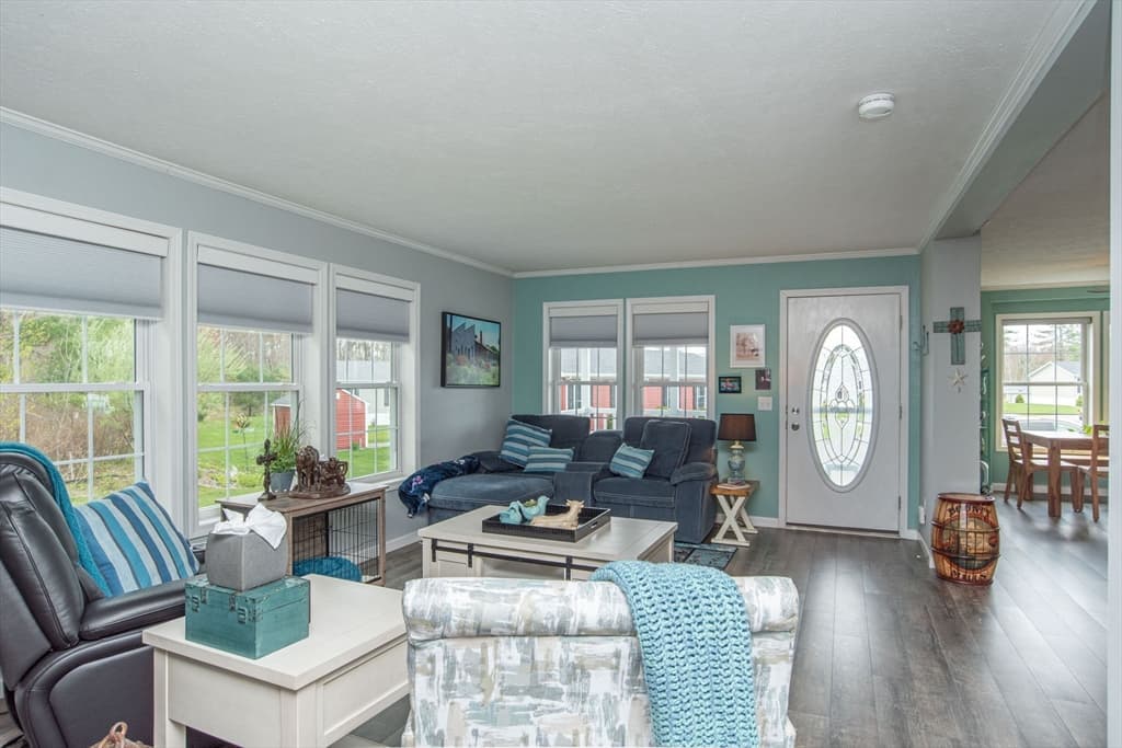 148 Linsay Drive photo 4