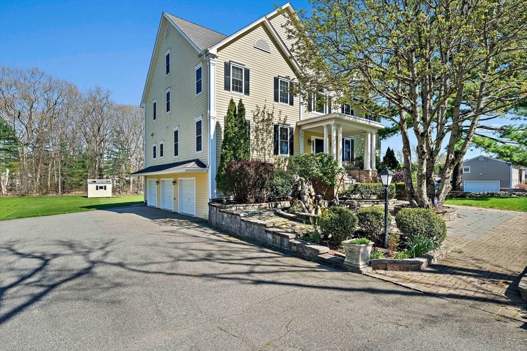 304 Canton St photo 3