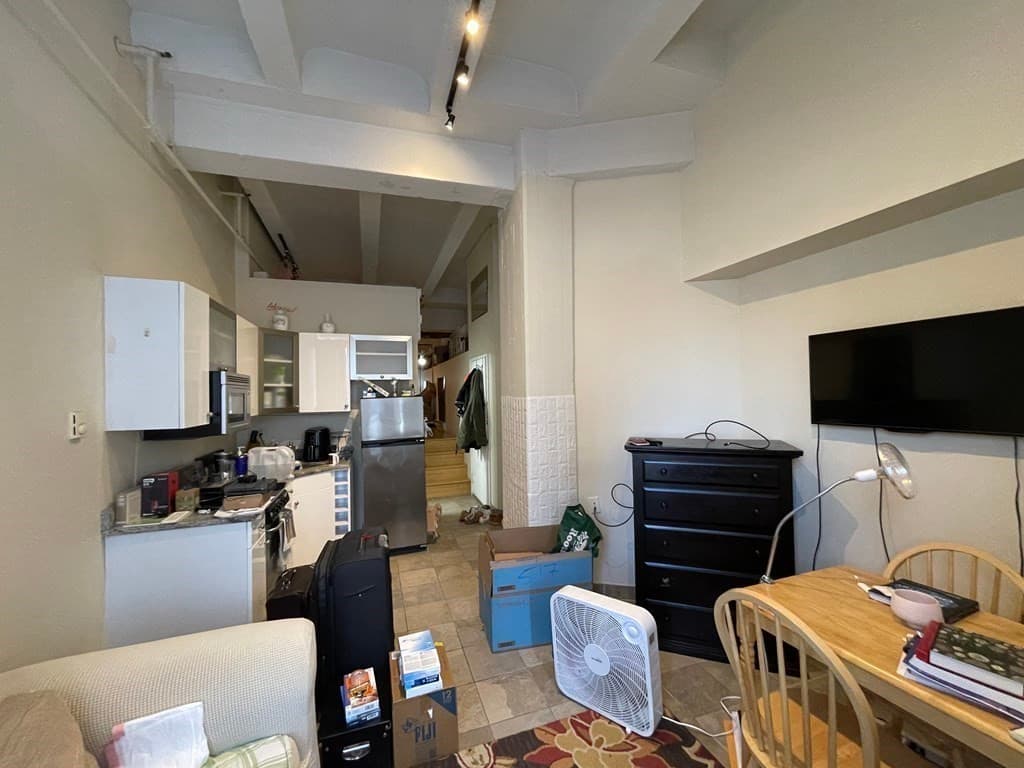 12 Stoneholm St #517 photo 4