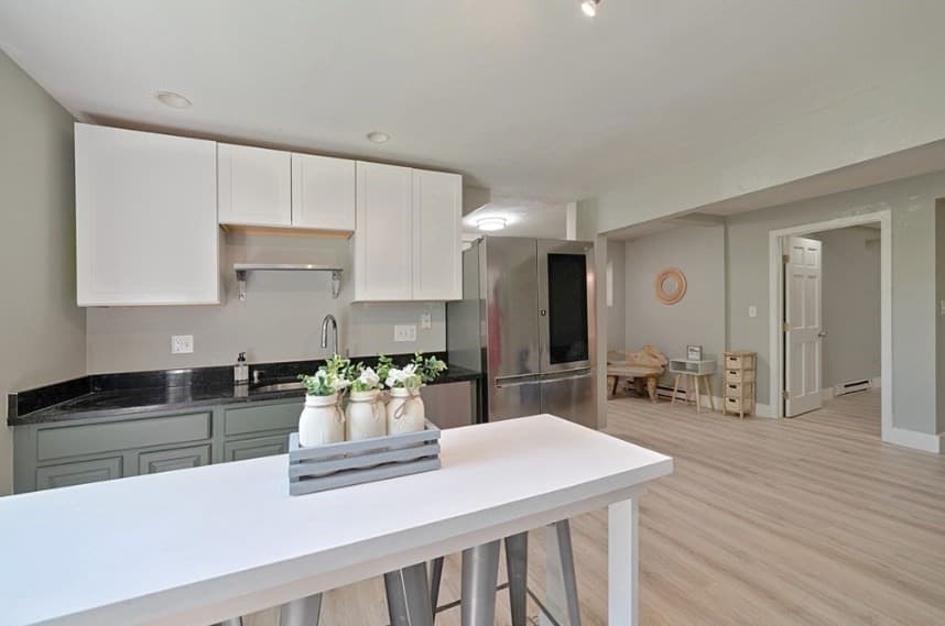 546 Ashmont St #1 photo 4