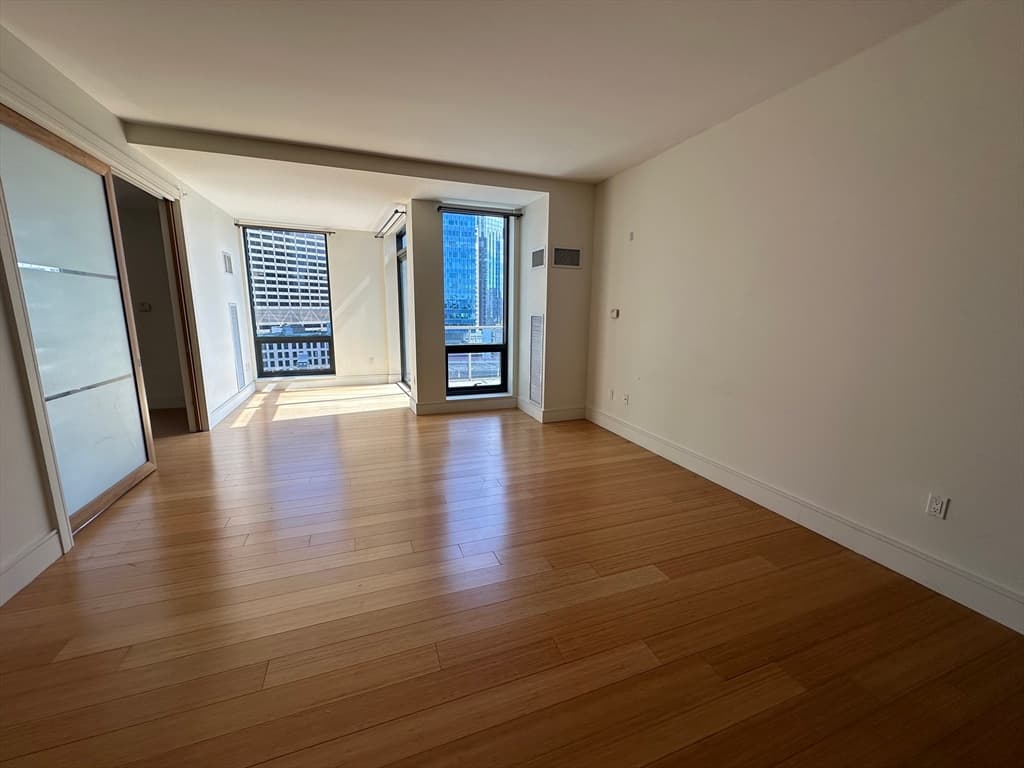 45 Province St #1604 photo 3