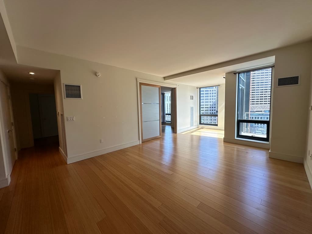 45 Province St #1604 photo 4
