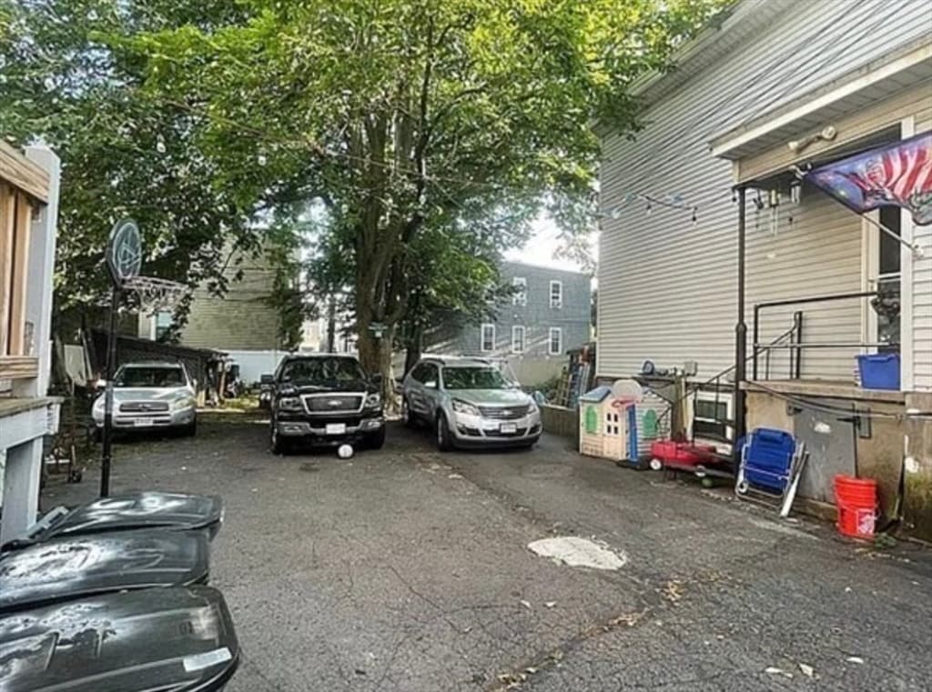 607 E 7th Street photo 2