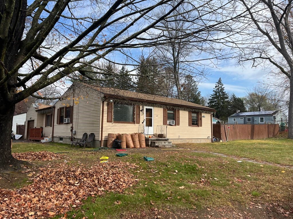 379 Newhouse St photo 2