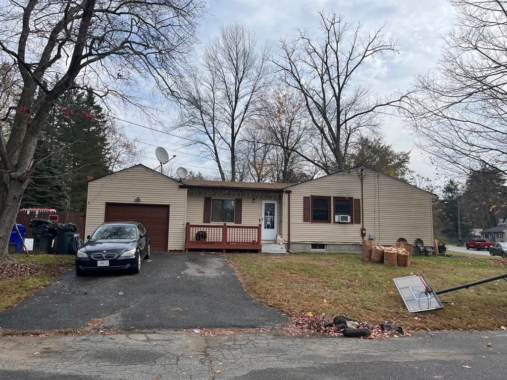 379 Newhouse St photo 3