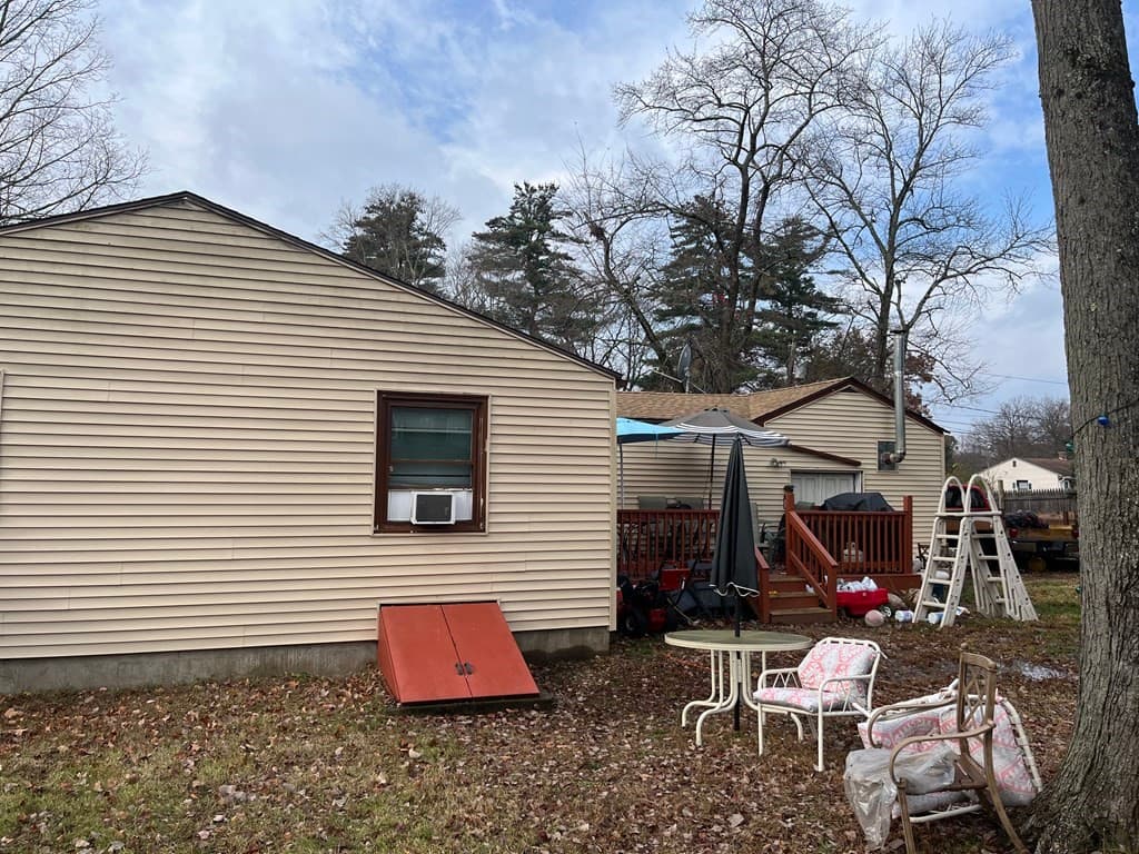 379 Newhouse St photo 4