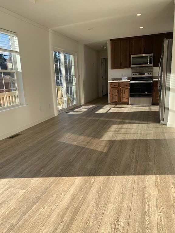 4 Mustang Ave. photo 4