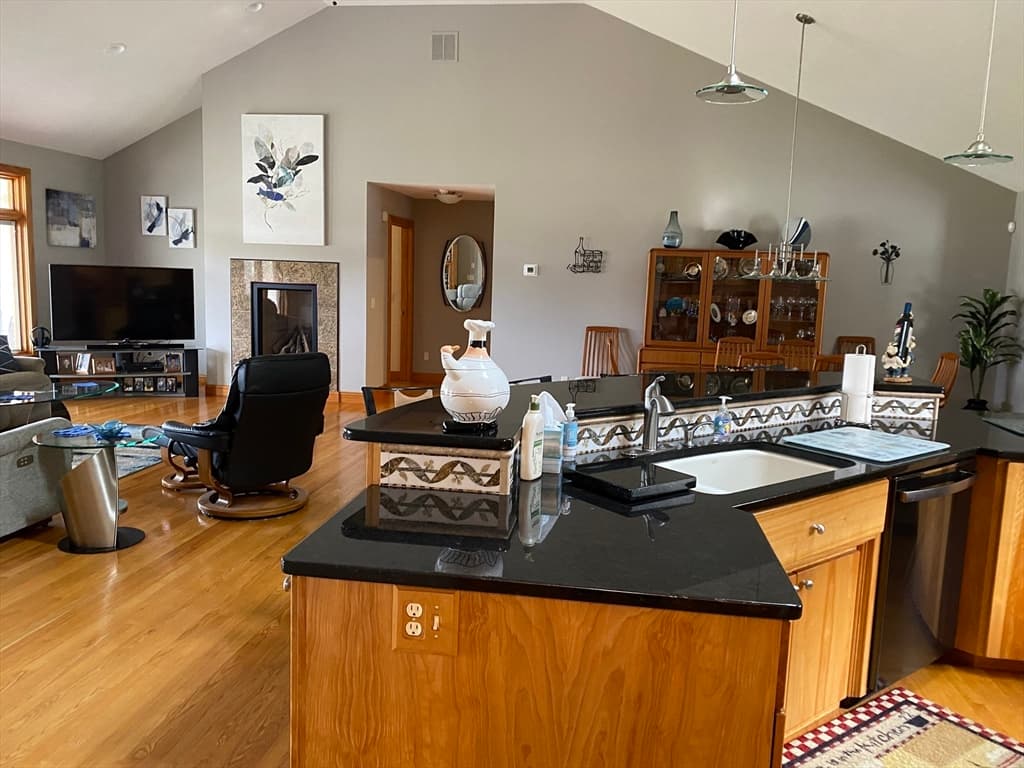 89 Nottingham Dr photo 4
