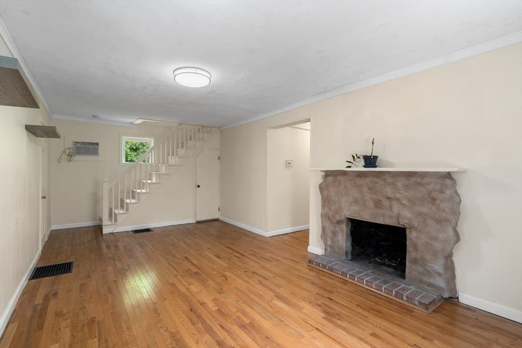 7 Magnolia Rd photo 5