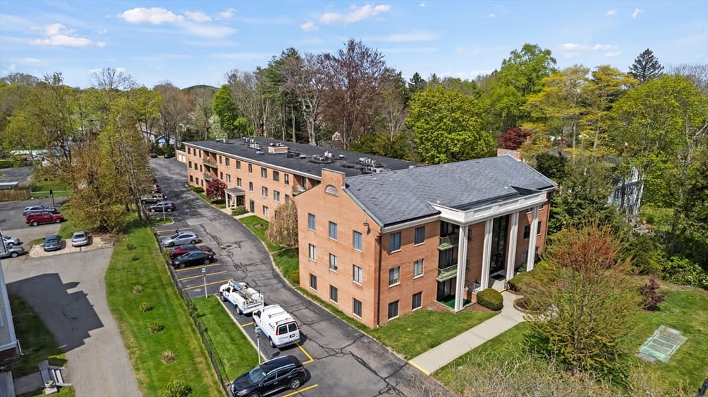 31 Church Grn #103