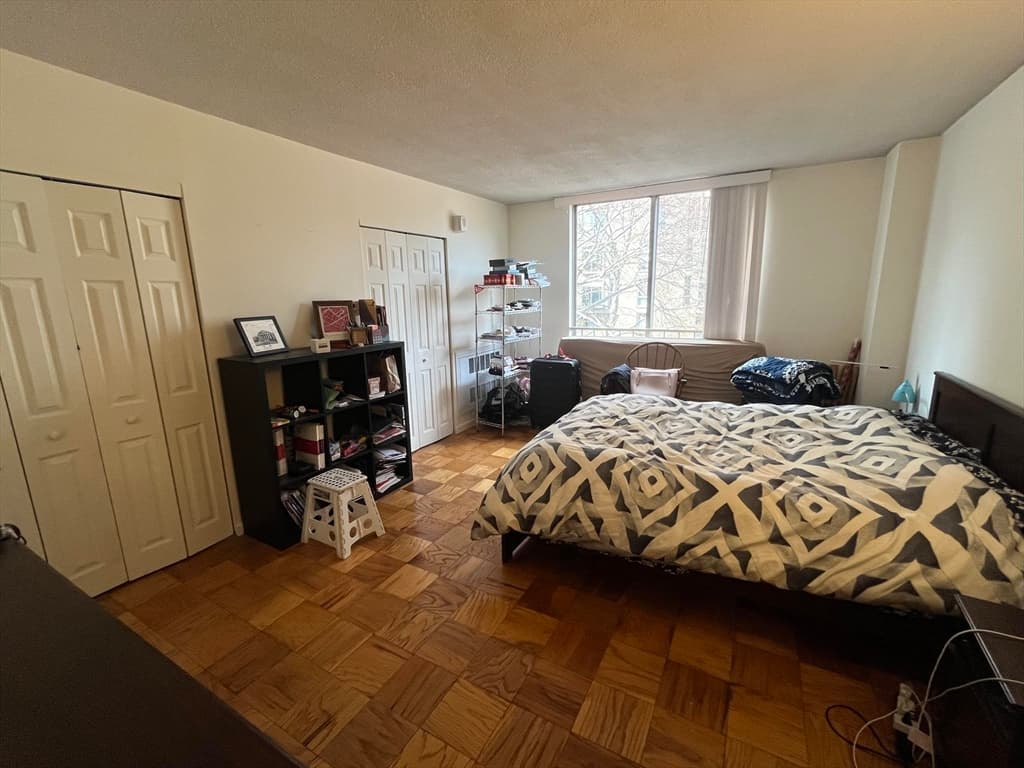 99 Pond Ave #424