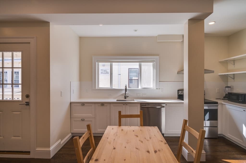35 Foster St #2 photo 2