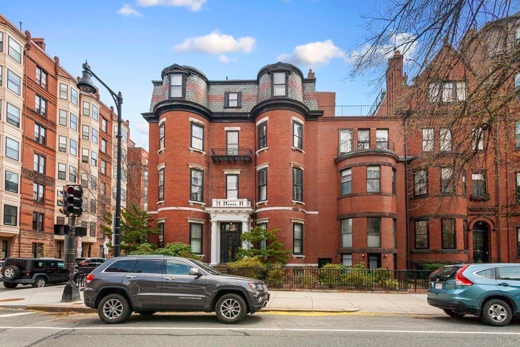 299 Beacon St photo 2