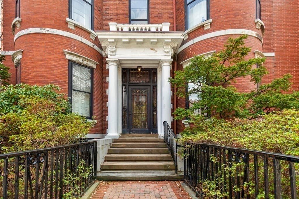 299 Beacon St photo 3