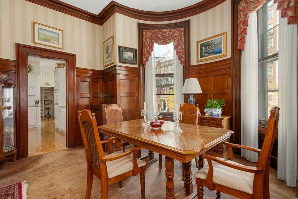 299 Beacon St photo 4