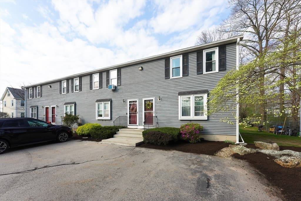 10 Michaelson Dr #4 photo 2