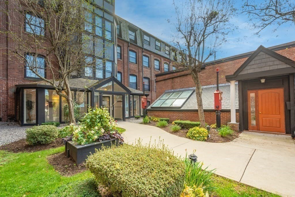21 Linden St #409 photo 2