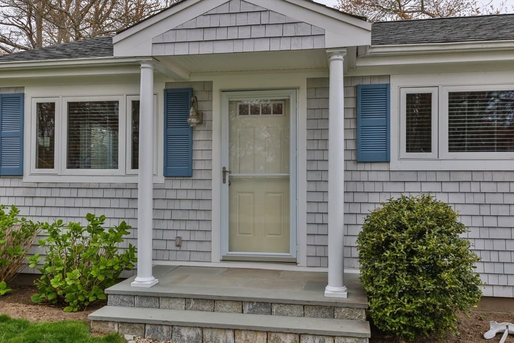 54 Iroquois St photo 5