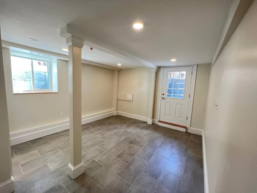 35 Foster St #A photo 4