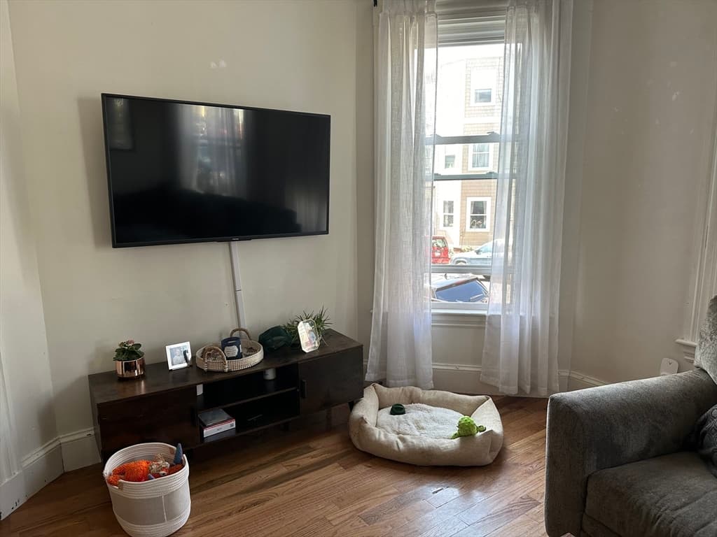 647 East 3rd St #1 photo 2