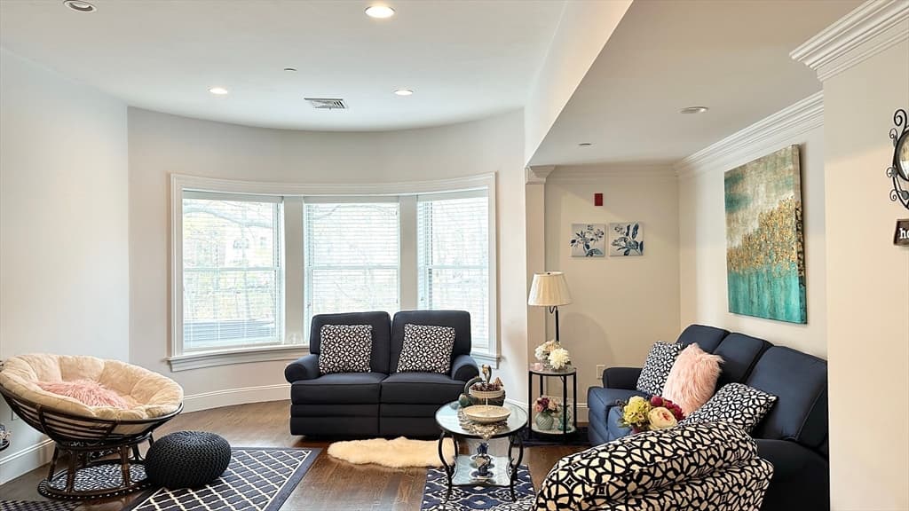 1471 Beacon St #6 photo 3