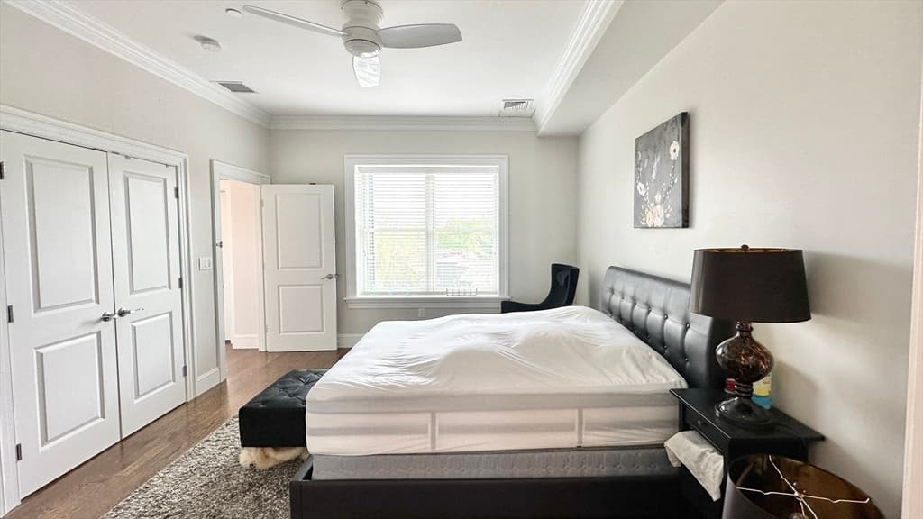 1471 Beacon St #6 photo 5