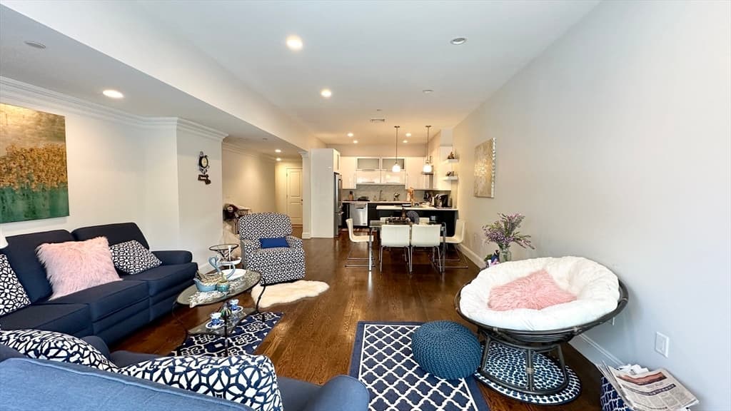 1471 Beacon St #6 photo 4