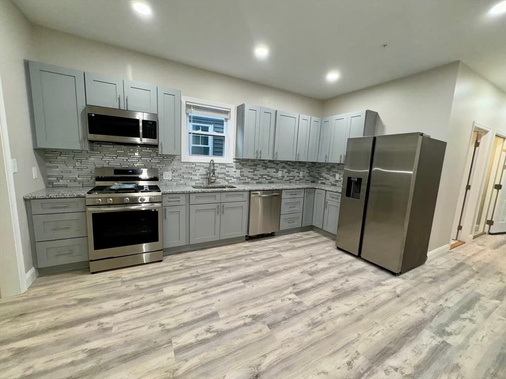 141-143 Howard Ave #3