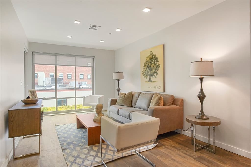 10 Essex St. #608