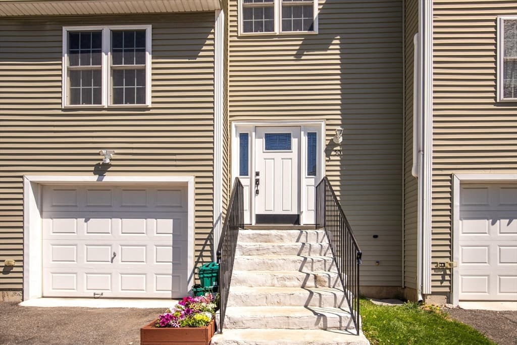 50 Orient St photo 3