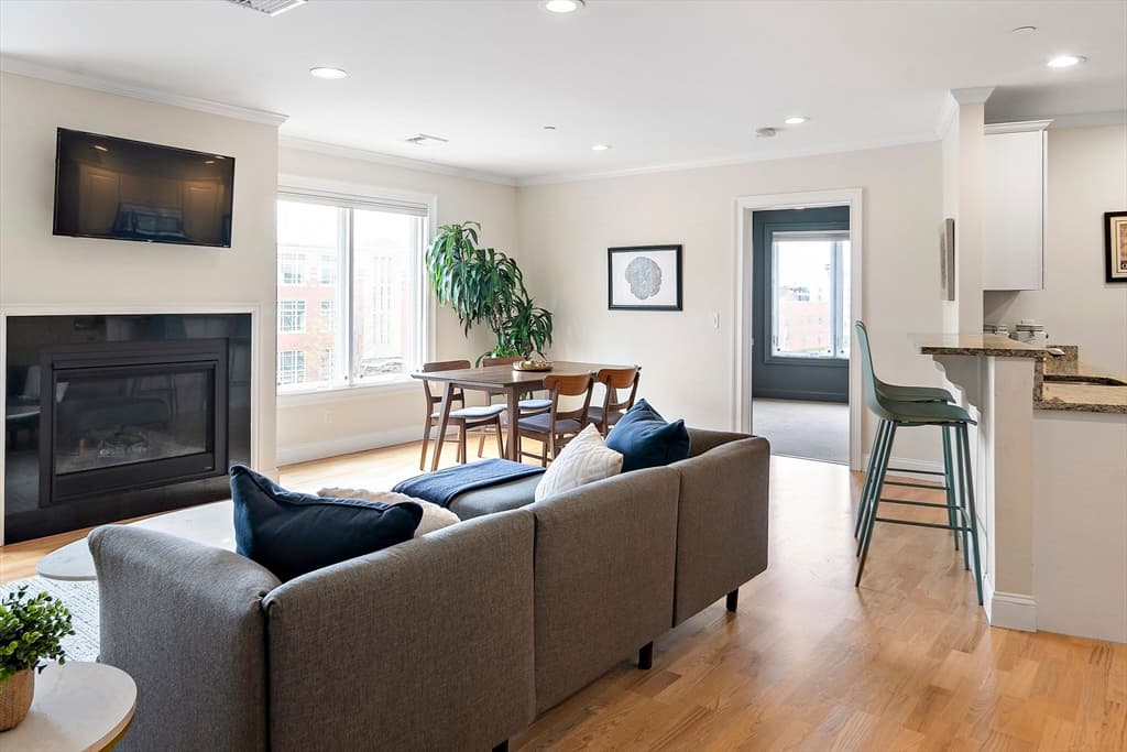 463 Rutherford Ave #401 photo 2
