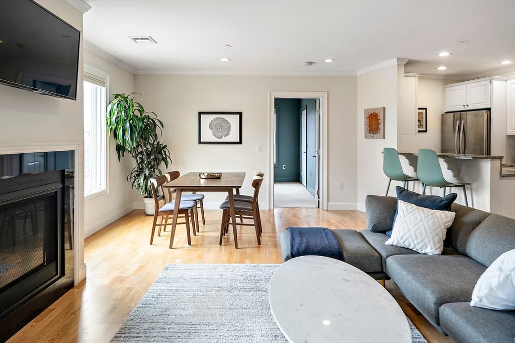 463 Rutherford Ave #401 photo 3