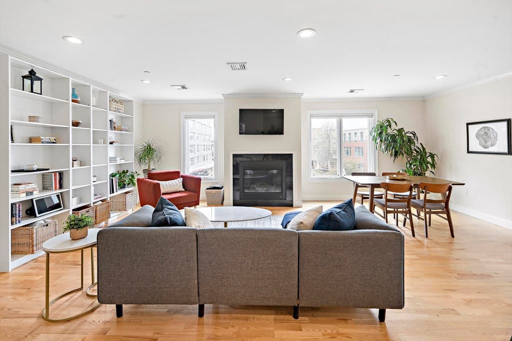 463 Rutherford Ave #401