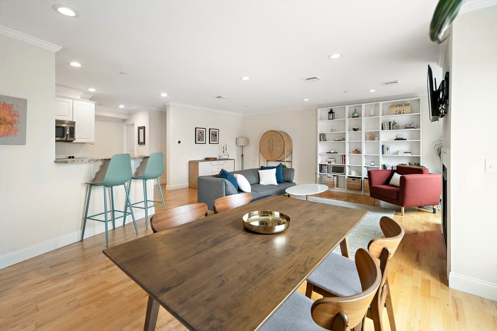 463 Rutherford Ave #401 photo 5