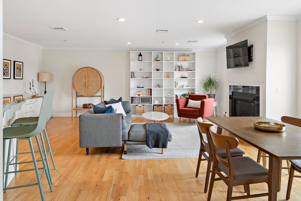 463 Rutherford Ave #401 photo 4