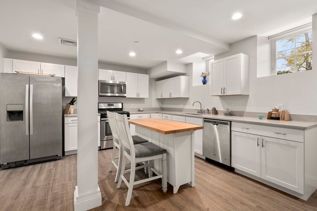 278 Court St #2 photo 2