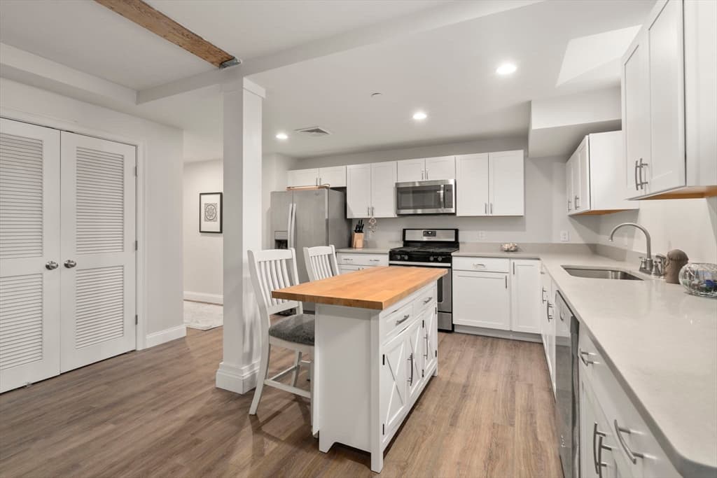 278 Court St #2 photo 3