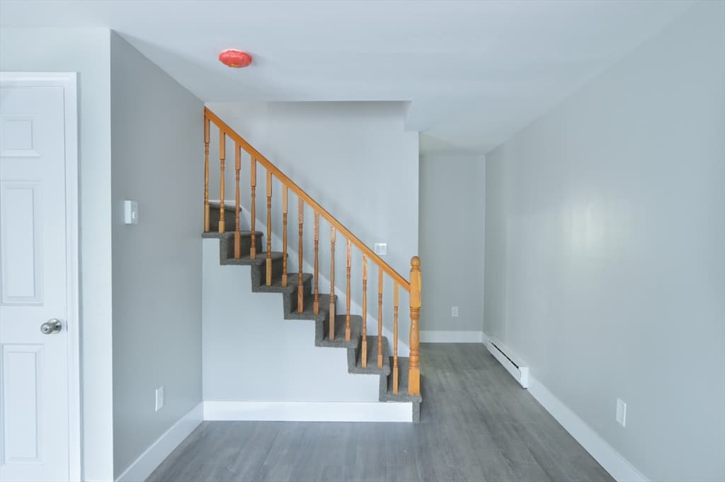 1049 Pleasant St #6 photo 3