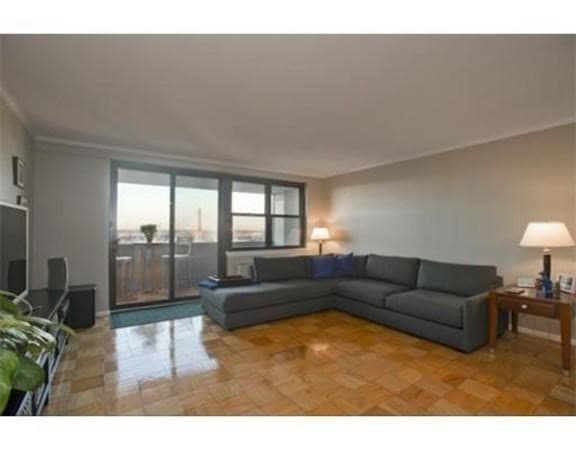 8 Whittier #22A photo 4