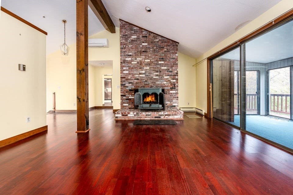 201 Oxford Dr photo 2