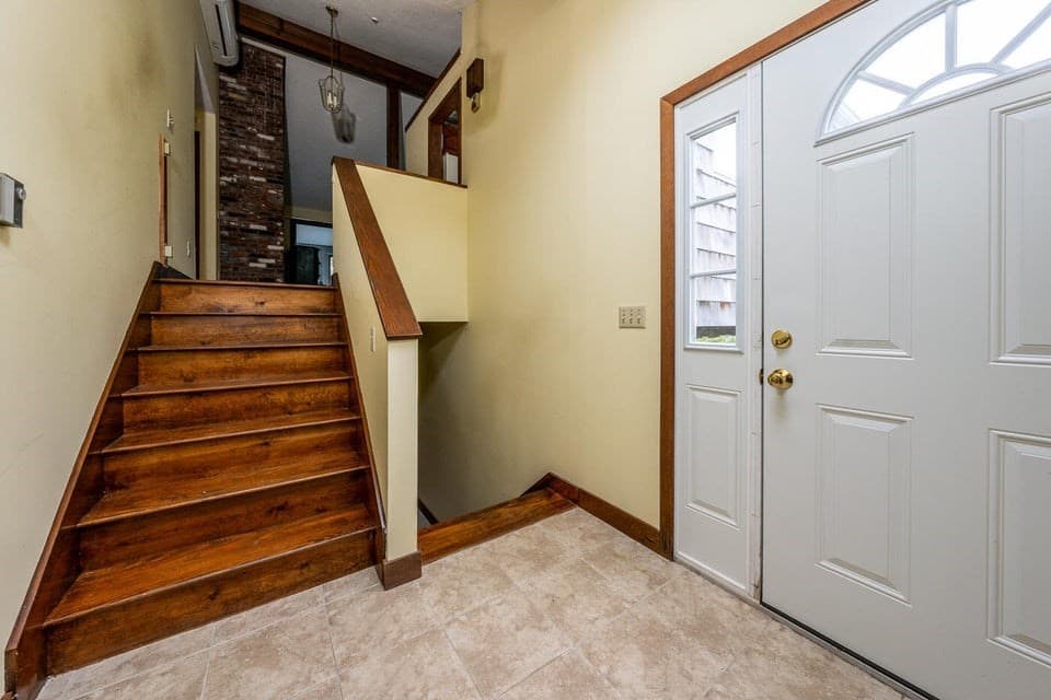 201 Oxford Dr photo 4