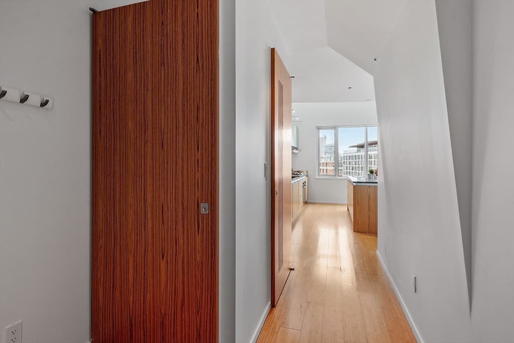 141 Dorchester #809 photo 5