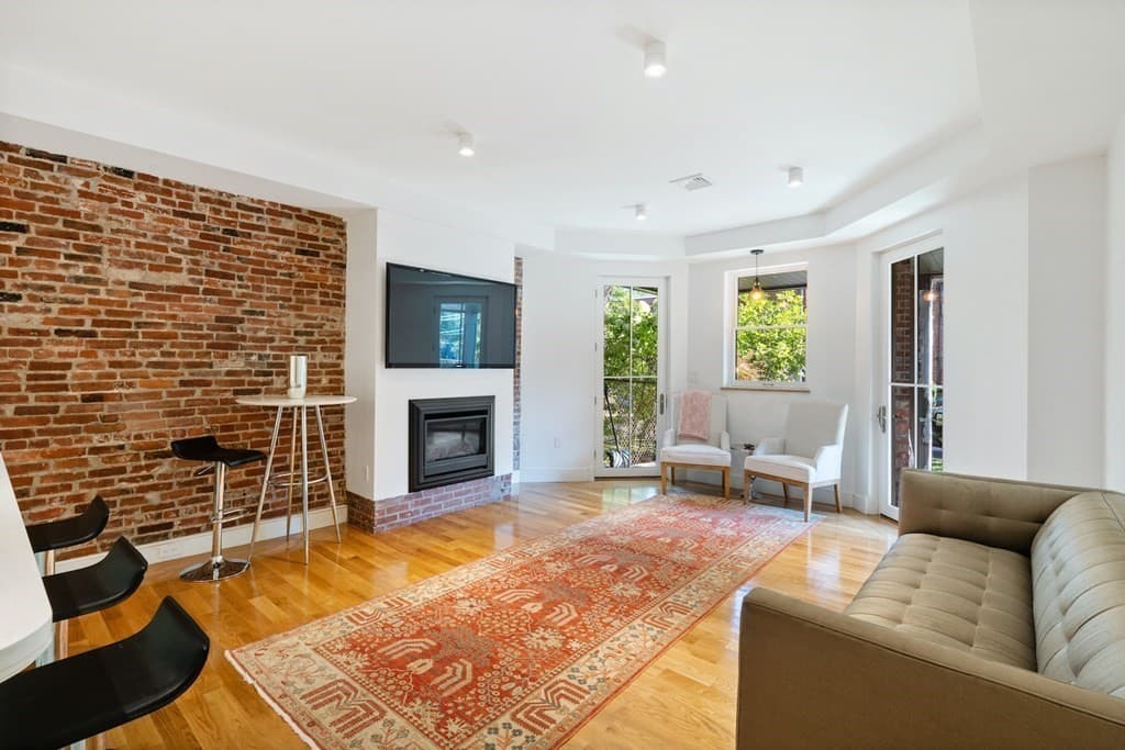 15 Regent Cir. #1