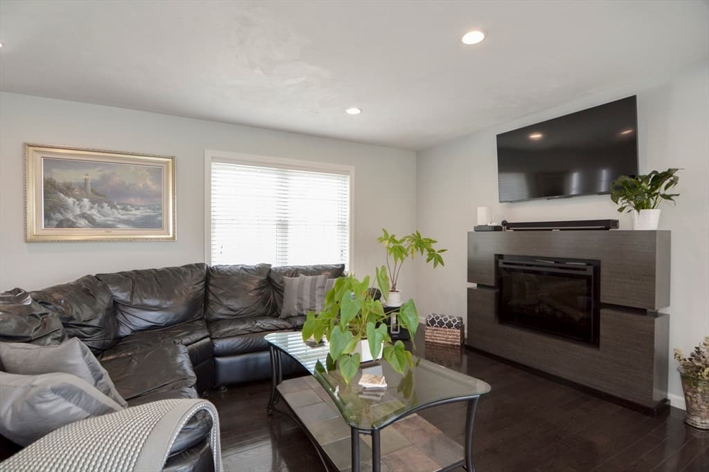 12 Gedney Drive photo 4