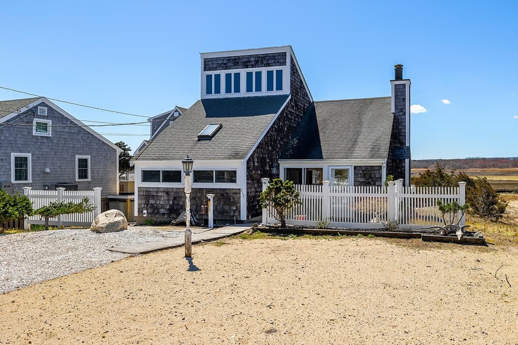 212 N Shore Blvd