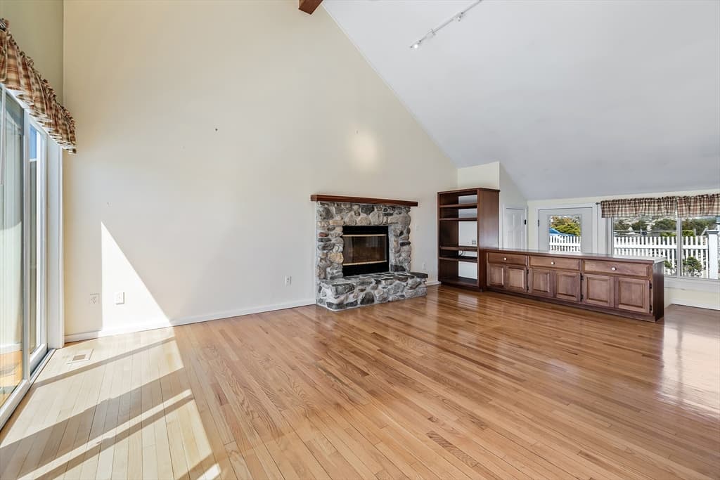 212 N Shore Blvd photo 4