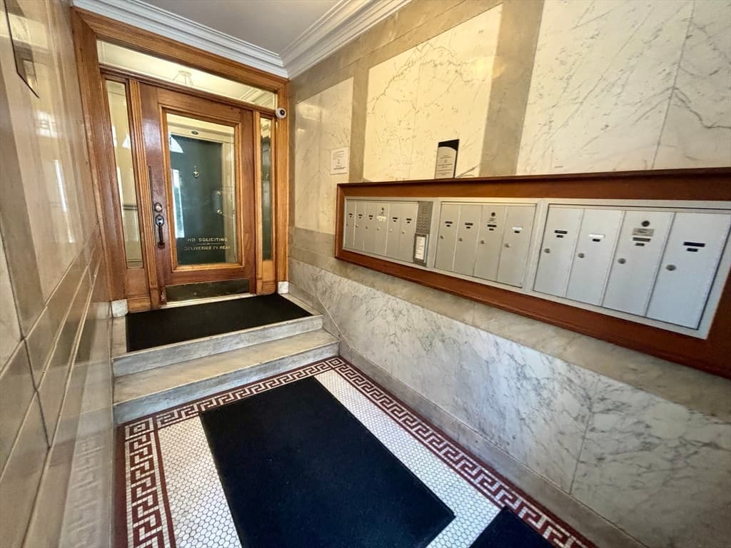 848 Massachusetts Ave #3 photo 2