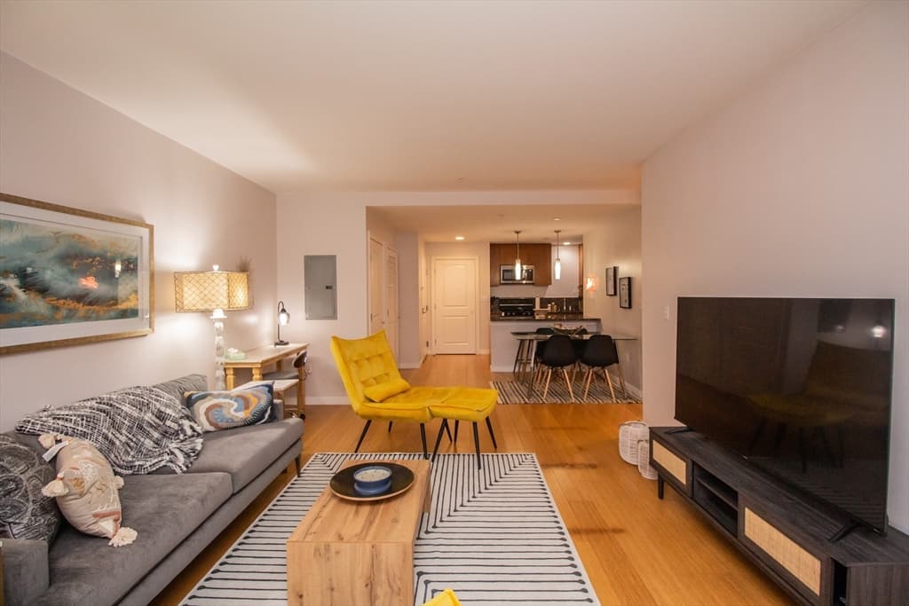 16 Miner St #401 photo 2